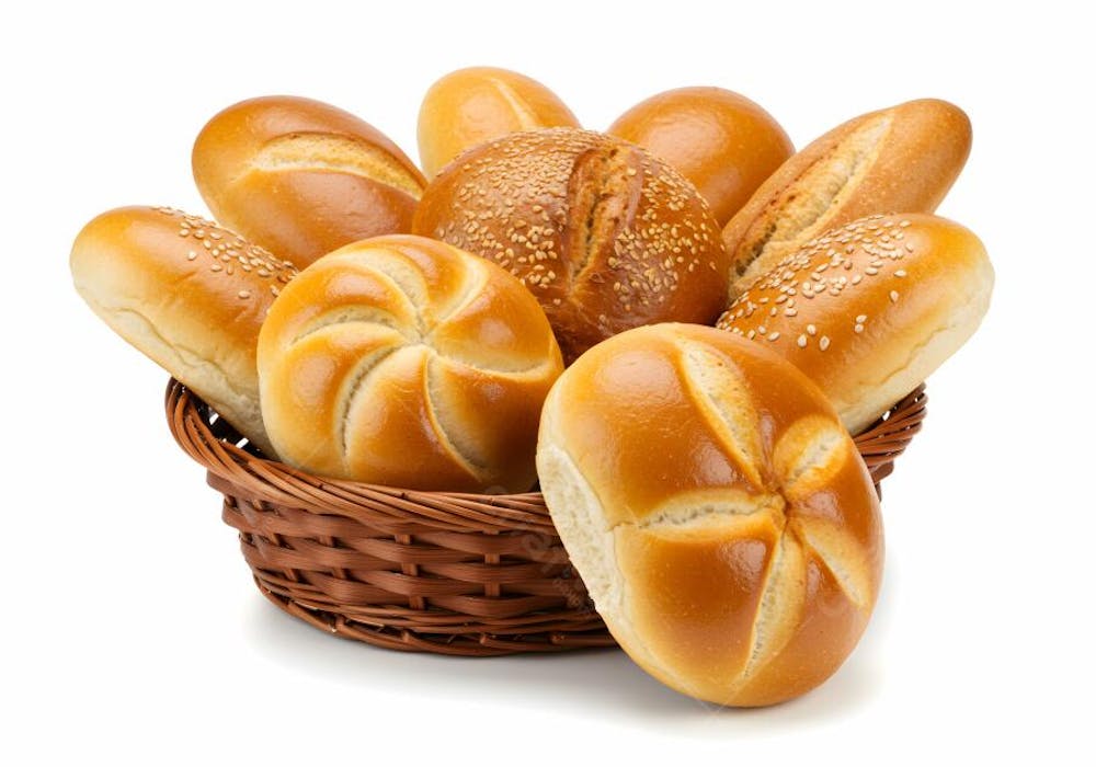 Pães fresquinhos em cesto de vime