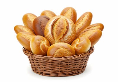 Pães fresquinhos em cesto de vime