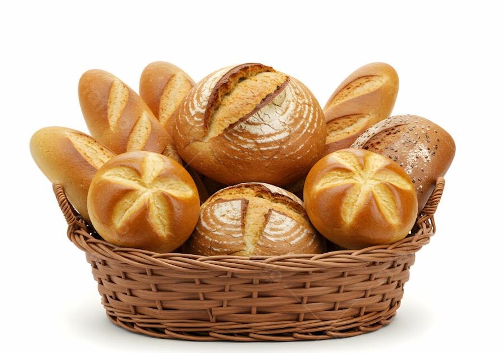 Pães fresquinhos em cesto de vime