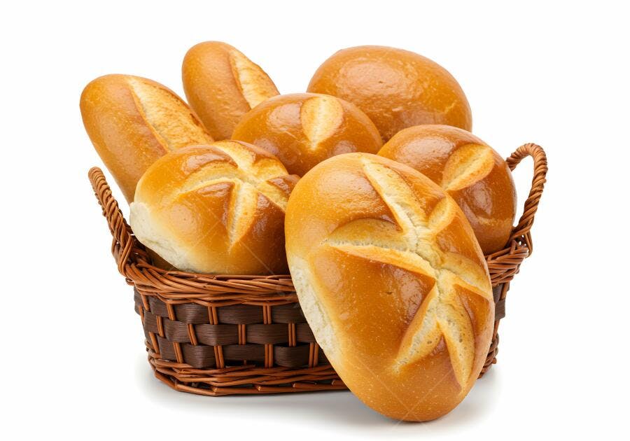 Pães frescos em cesta de vime