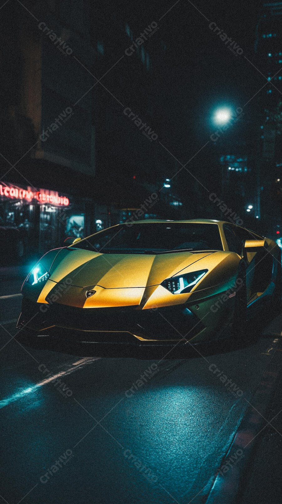 Lamborghini dourada em rua noturna