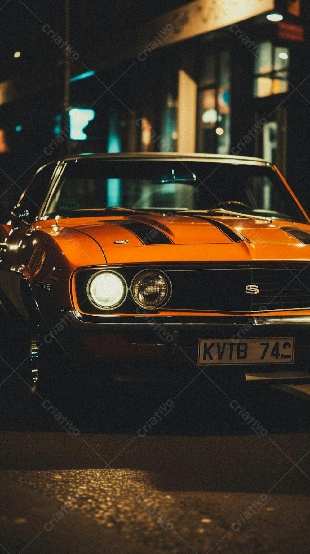 Supercarro Estacionado em Rua Durante a Noite