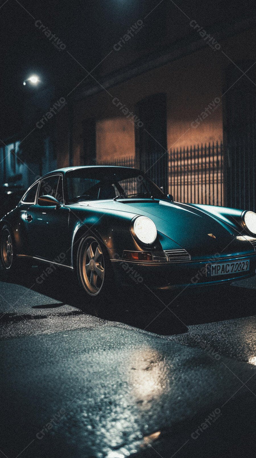 Porsche clássica verde escura noite cidade
