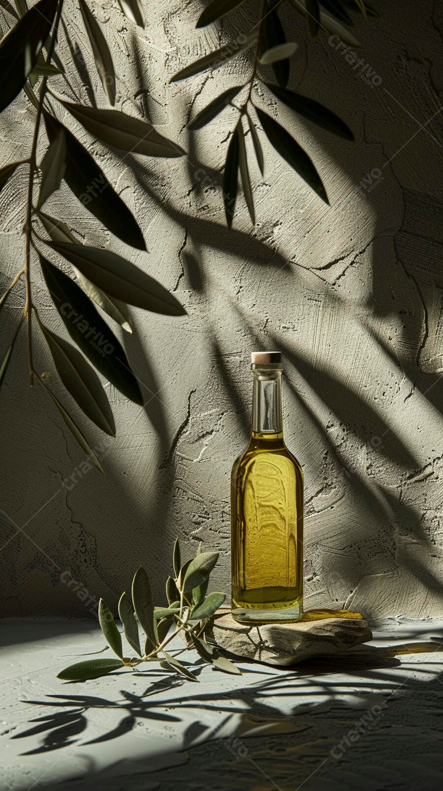Garrafa de azeite de oliva com ramos