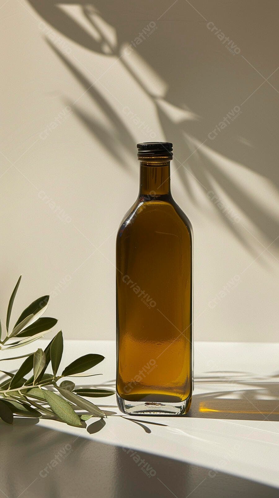 Garrafa de azeite de oliva com ramos