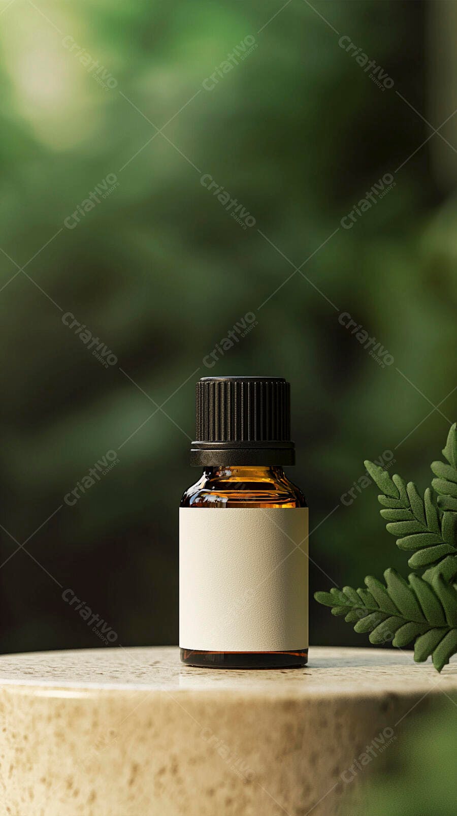 Frasco de óleo essencial em ambiente natural