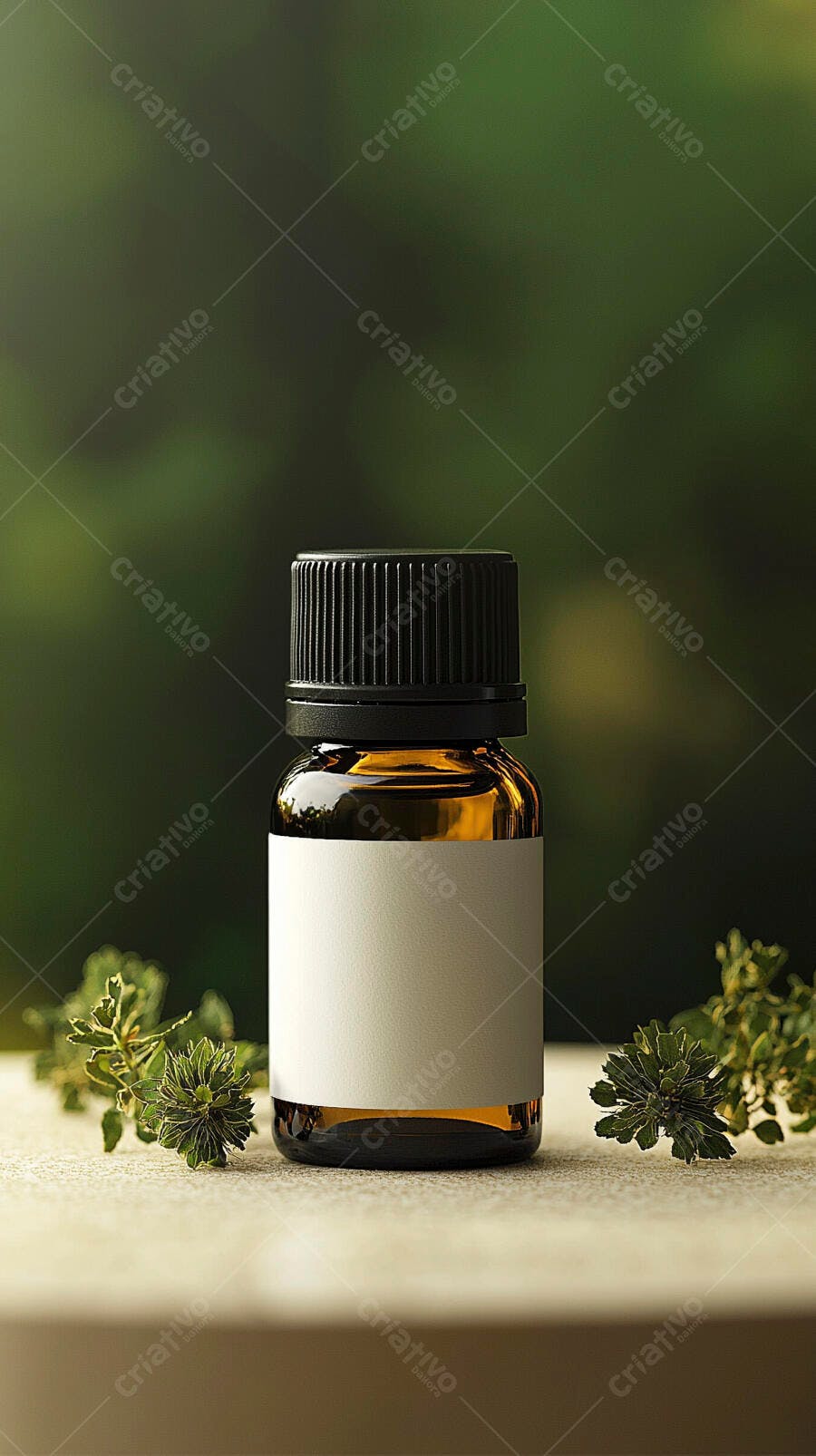Frasco de óleo essencial com plantas