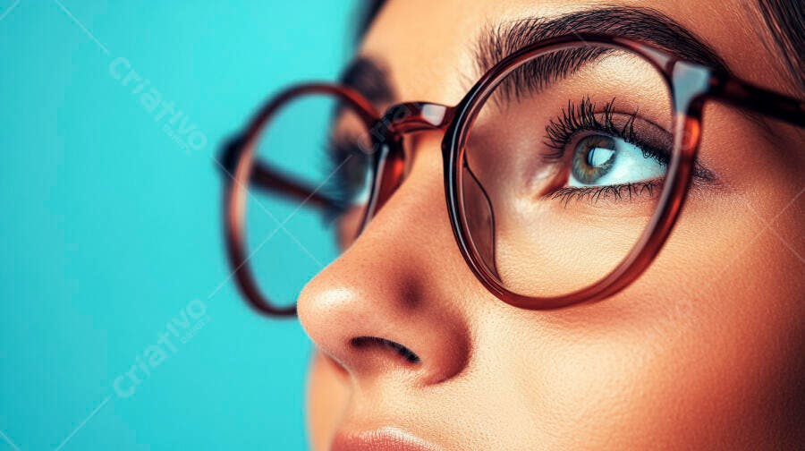 Olhos femininos com óculos redondos
