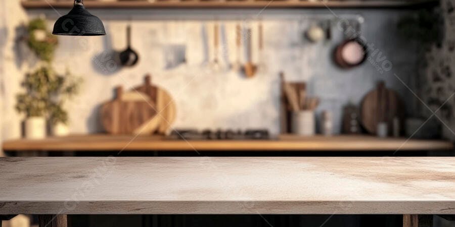 Mesa de madeira em cozinha rústica