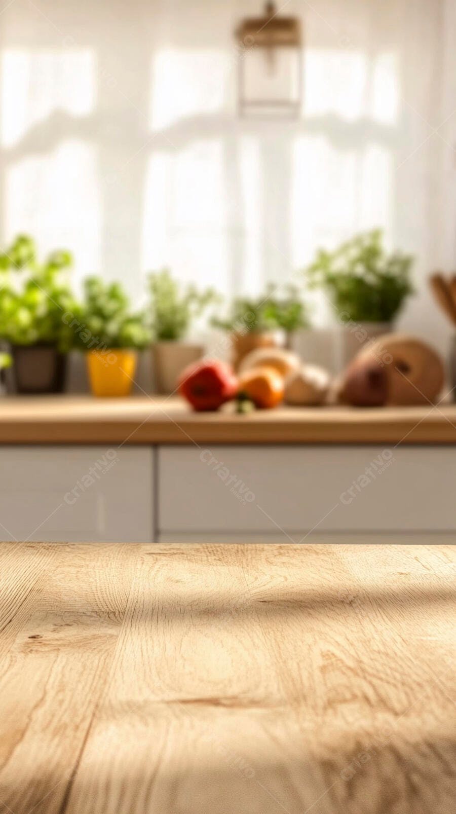 Mesa de madeira em cozinha iluminada