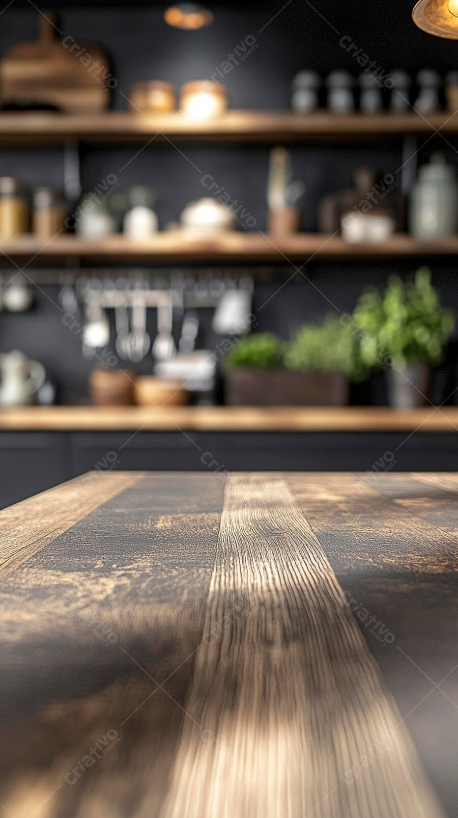 Mesa de madeira em cozinha rústica