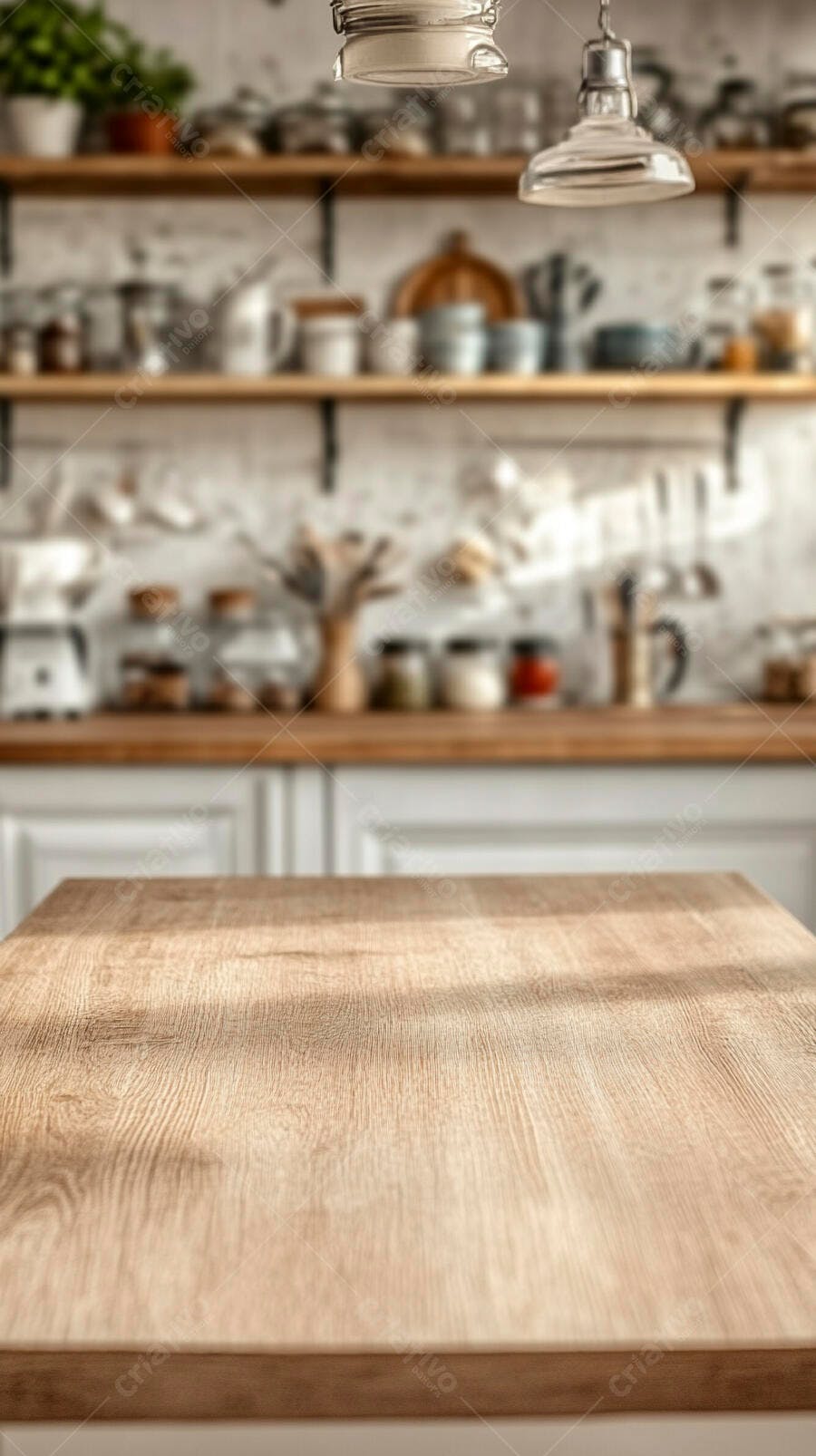 Mesa de madeira em cozinha rústica