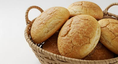 Cesta de Pão Francês Brasileiro - Pães Artesanais Frescos em Fundo Branco