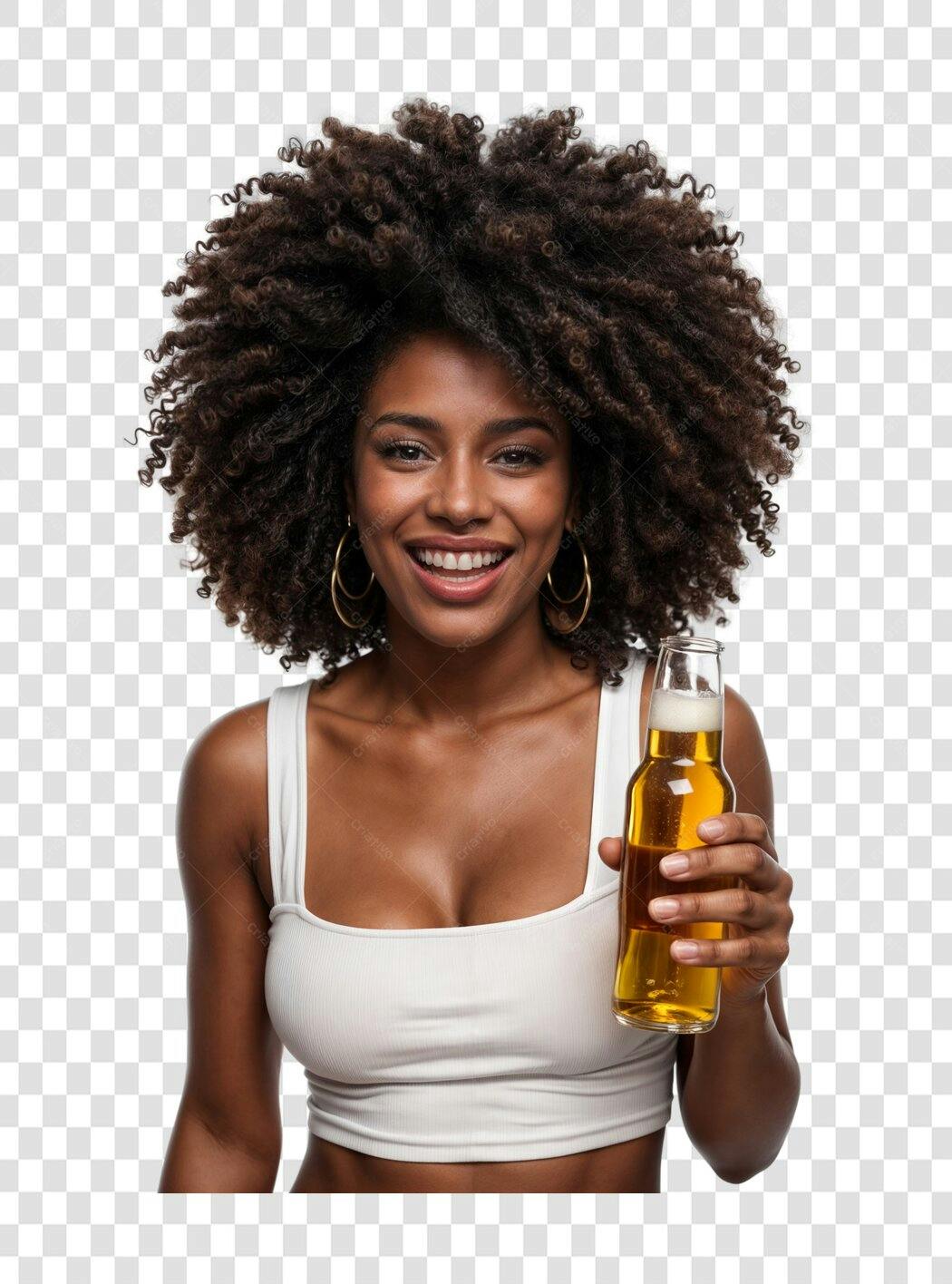 Imagem PNG mulher negra cerveja fundo transparente