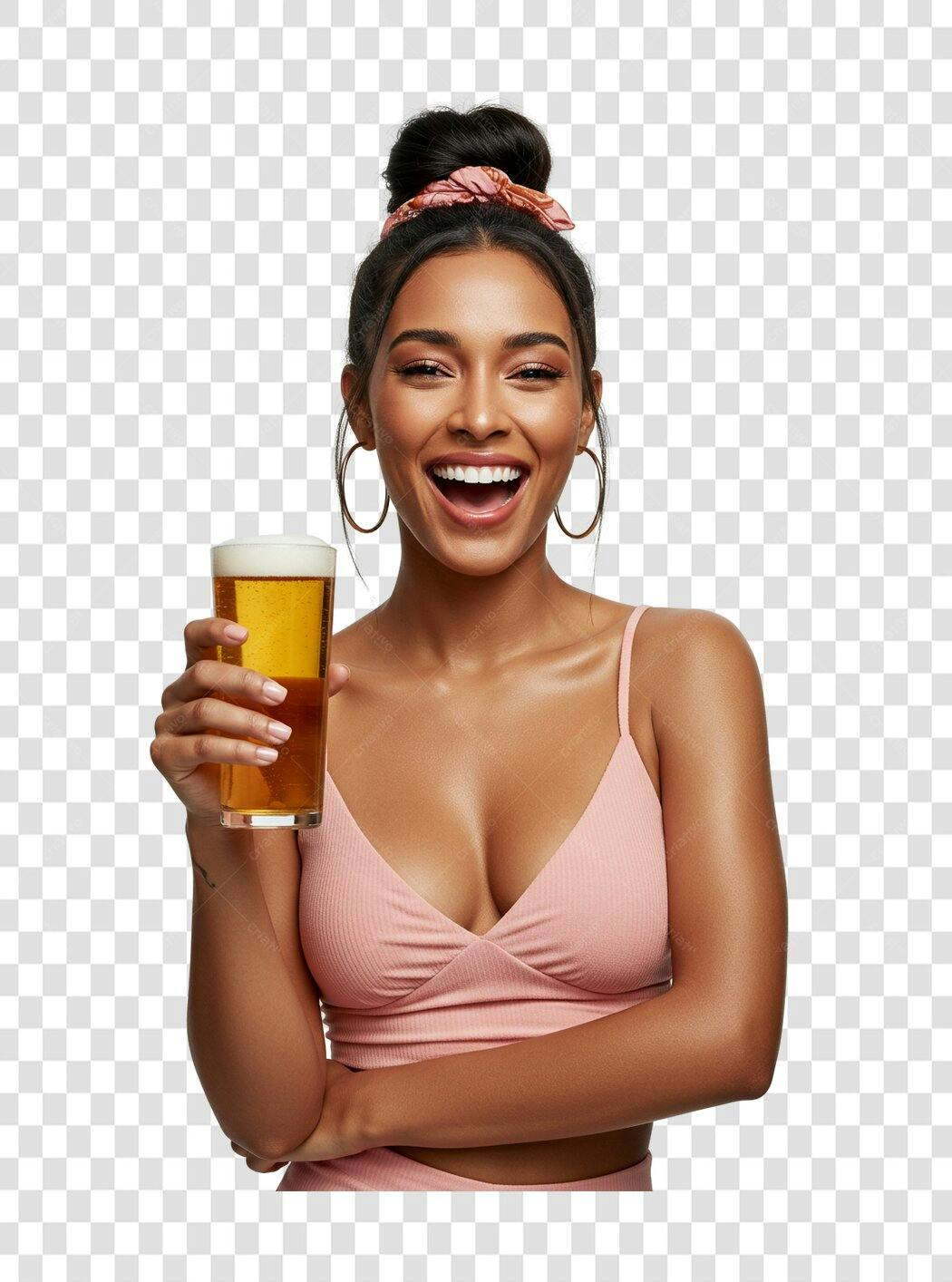 Banner mulher alegre com cerveja PNG com fundo transparente