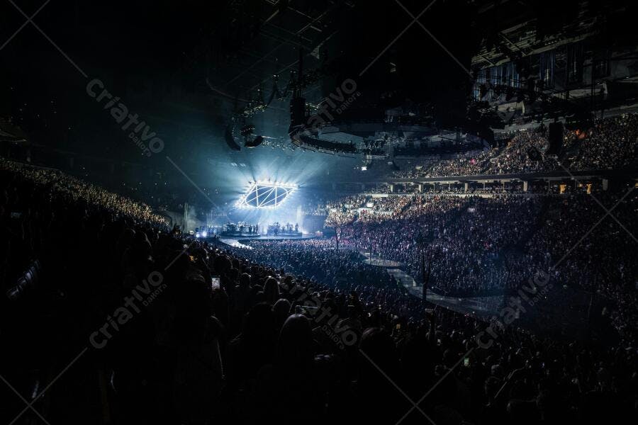 Show de Música em Estádio Lotado