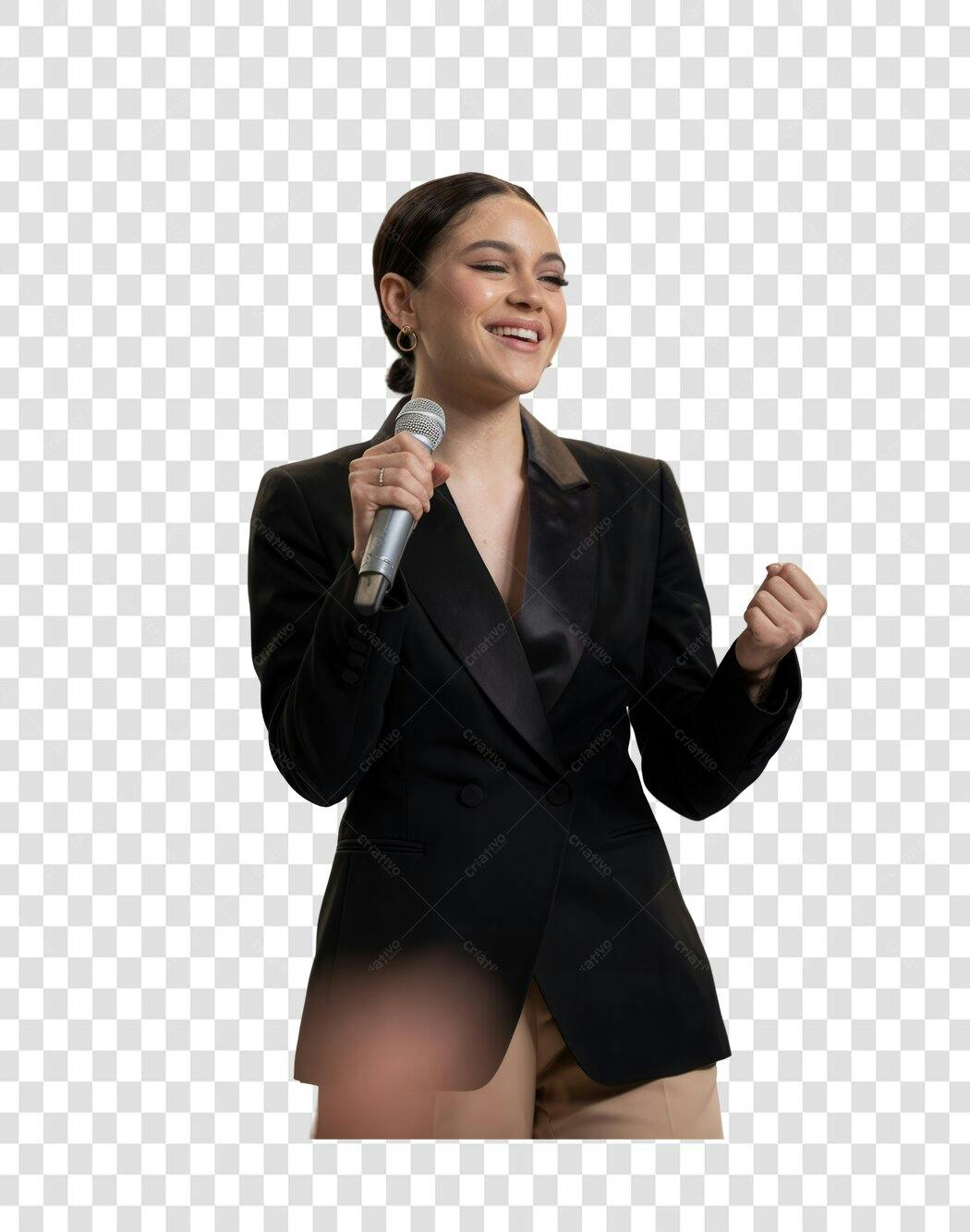 Imagem PNG Mulher Cantora com Microfone Fundo Transparente