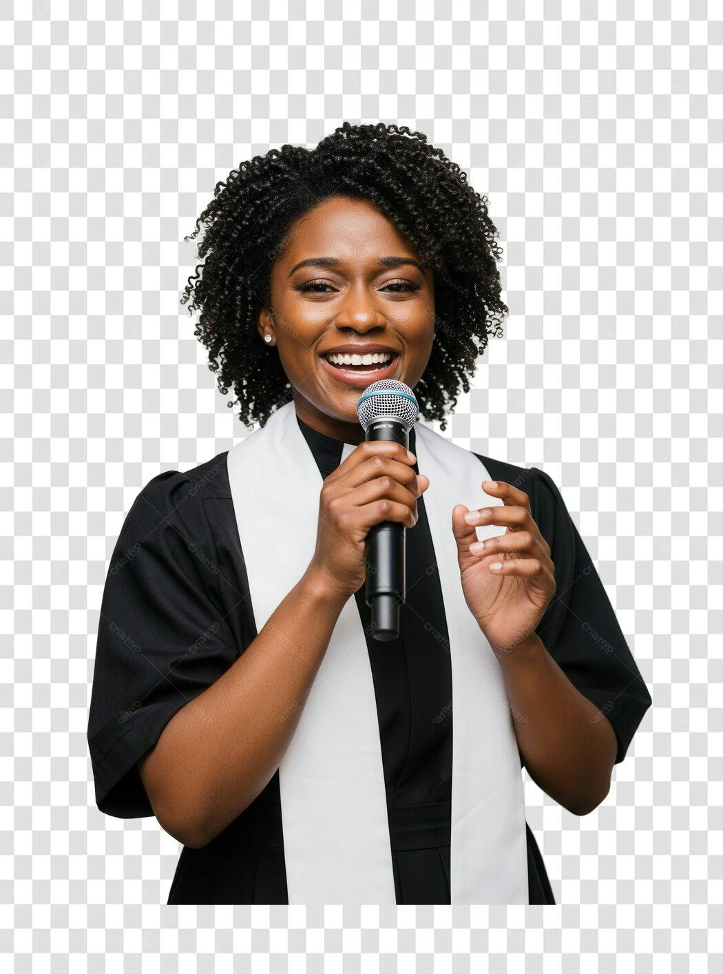 Imagem PNG mulher negra falando ao microfone com fundo transparente