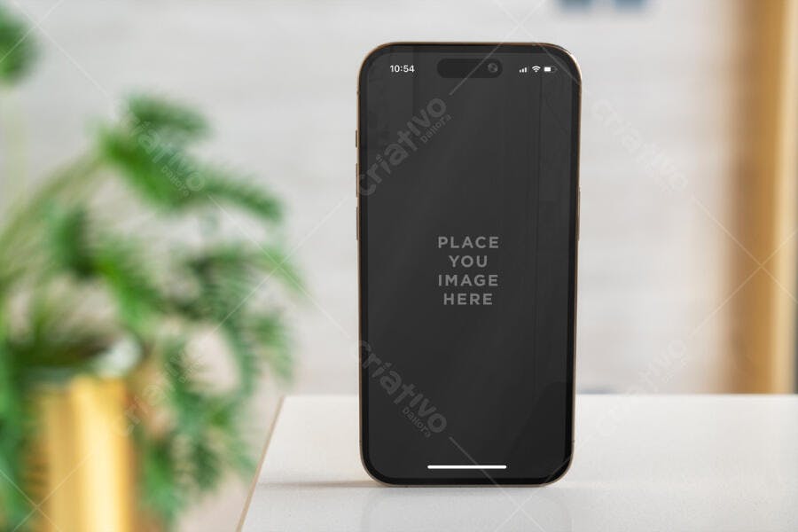 Mockup de Smartphone Dourado em Mesa Minimalista