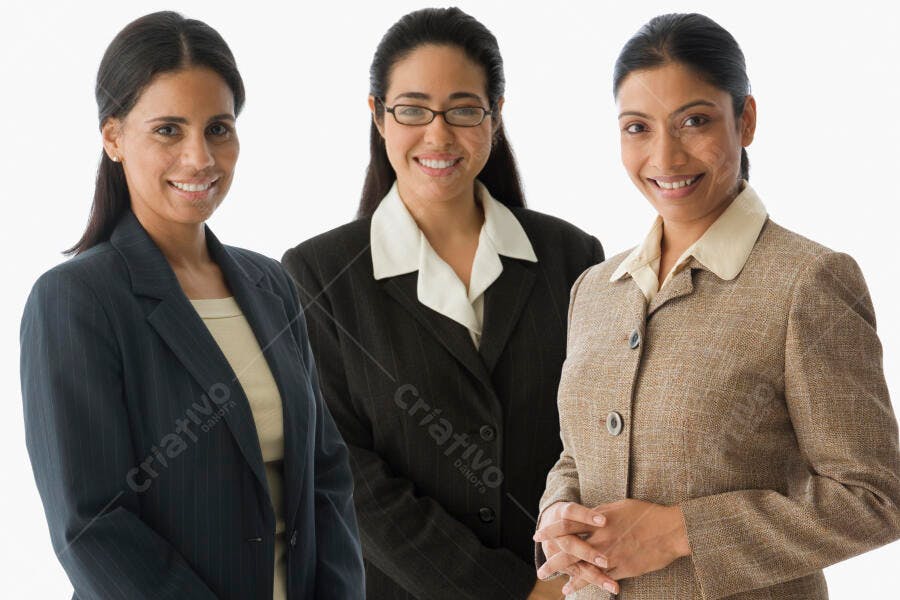 Três mulheres executivas sorrindo