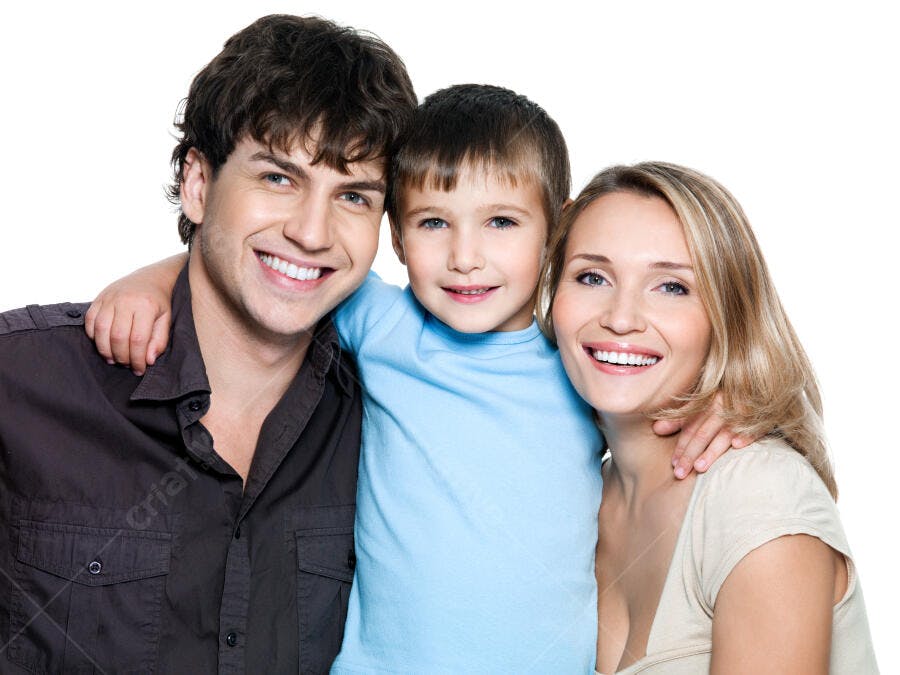 Família feliz sorrindo fundo branco