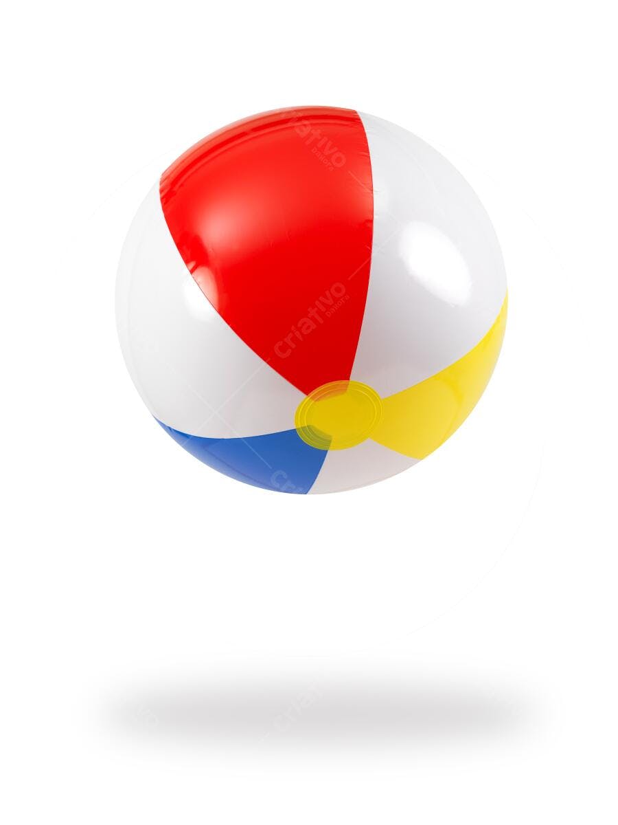 Bola de praia colorida sobre fundo branco