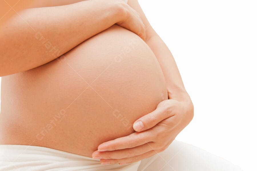 Barriga de Grávida com Mãos Carinhosas