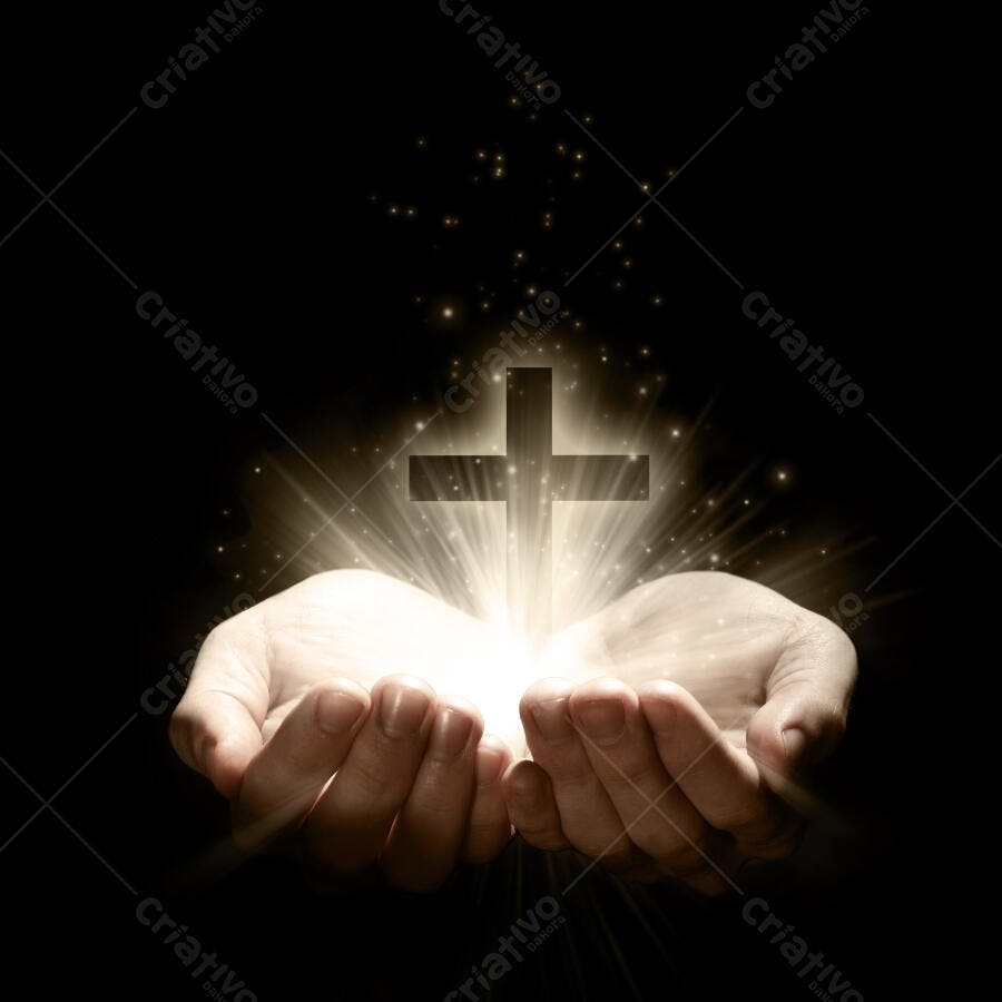 Mãos segurando cruz luminosa