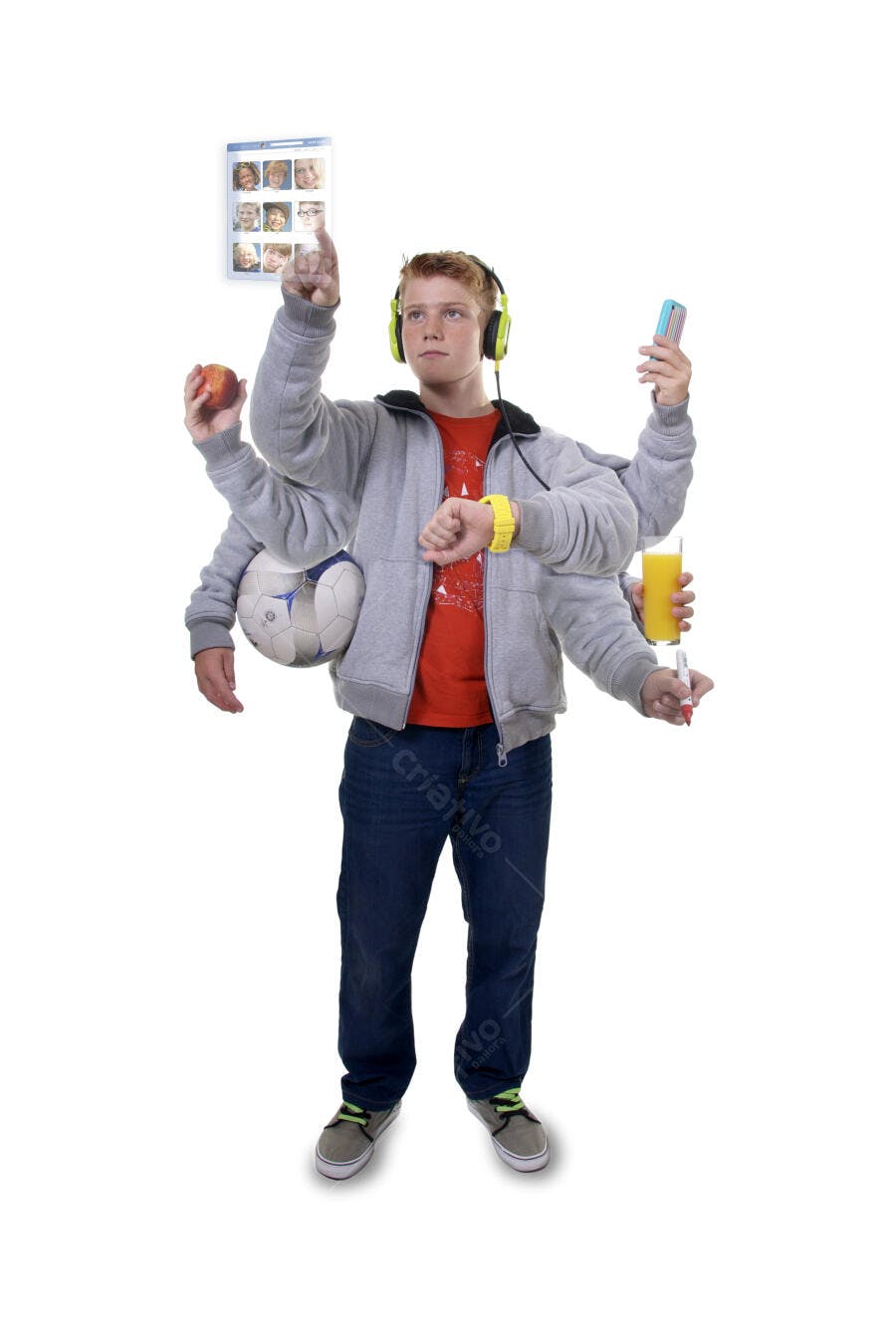 Menino multitarefas com múltiplos braços