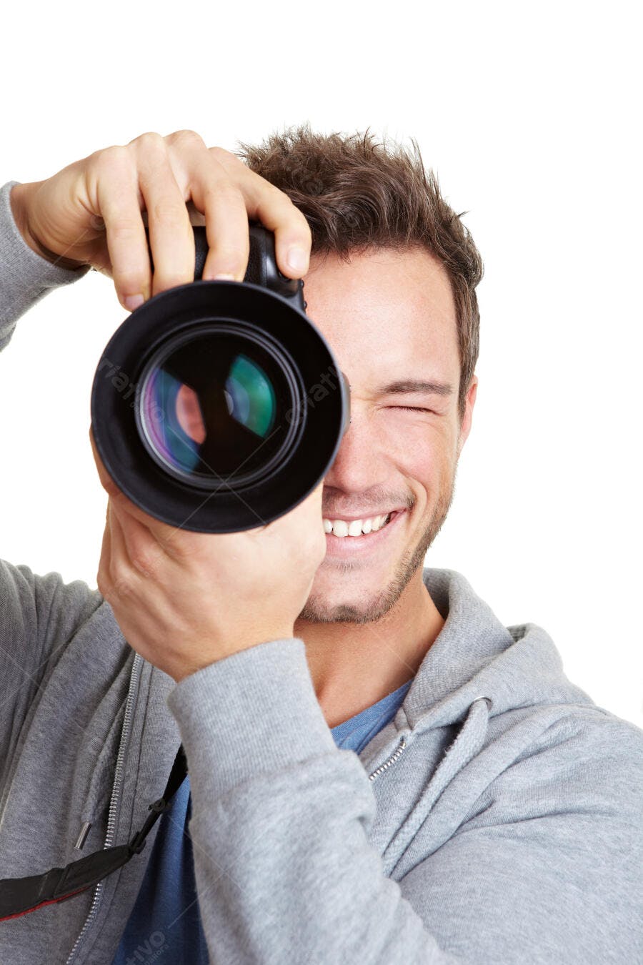Fotógrafo sorrindo com câmera profissional