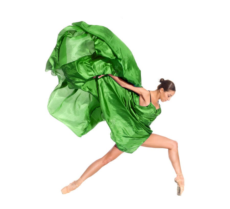 Bailarina em salto com vestido verde