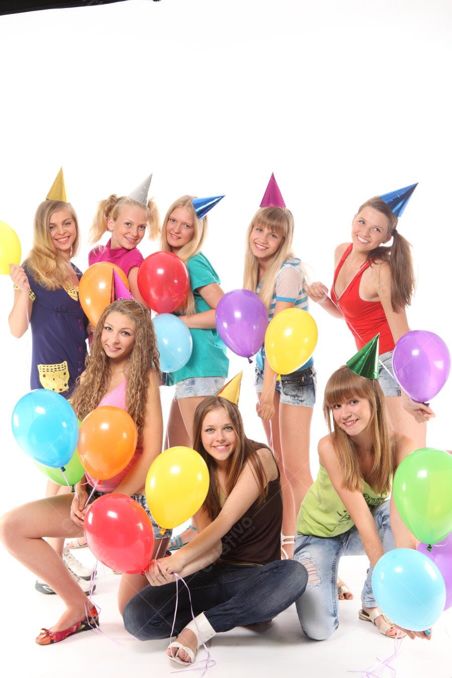 Amigas em festa de aniversário com balões