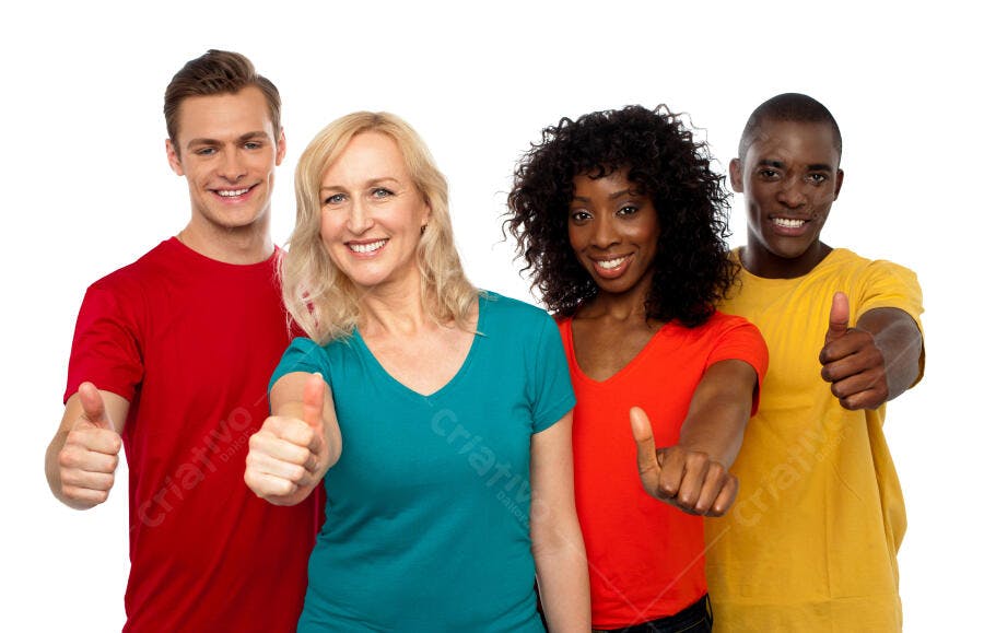 Grupo diverso mostrando positivo com polegar para cima