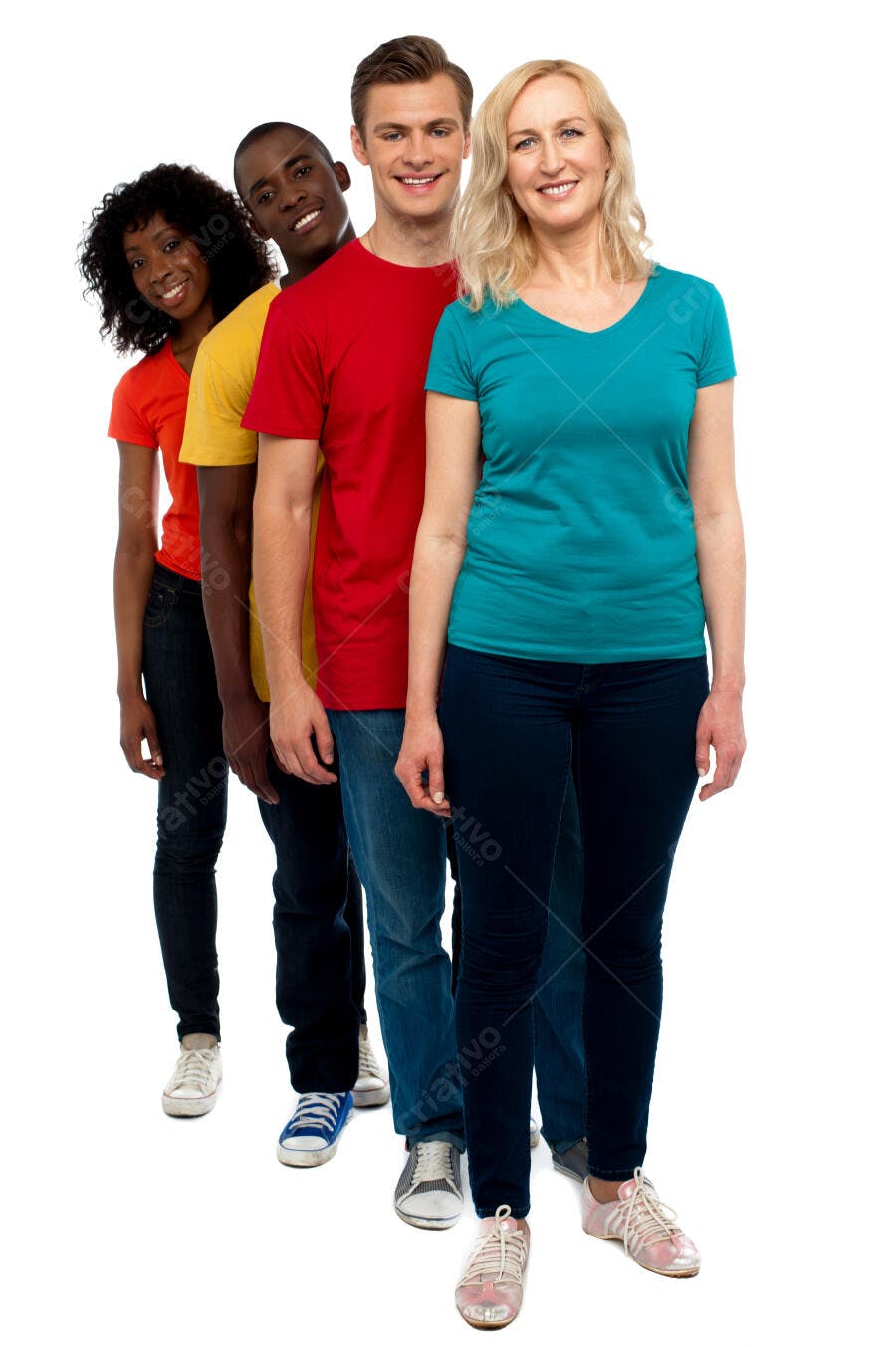 Grupo diverso de jovens sorrindo