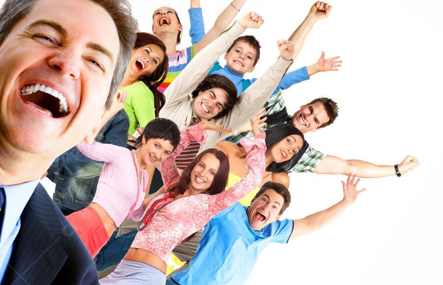Grupo de pessoas felizes e eufóricas