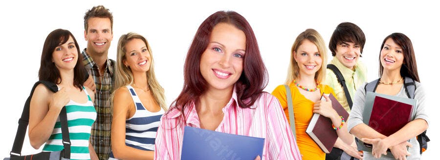 Estudantes universitários sorrindo fundo branco