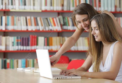 Estudantes  (42)