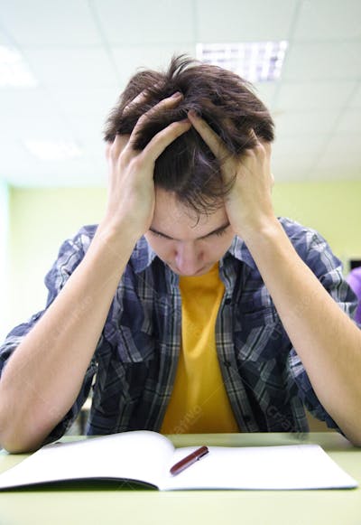 Estudantes  (56)