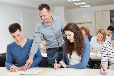 Estudantes  (47)