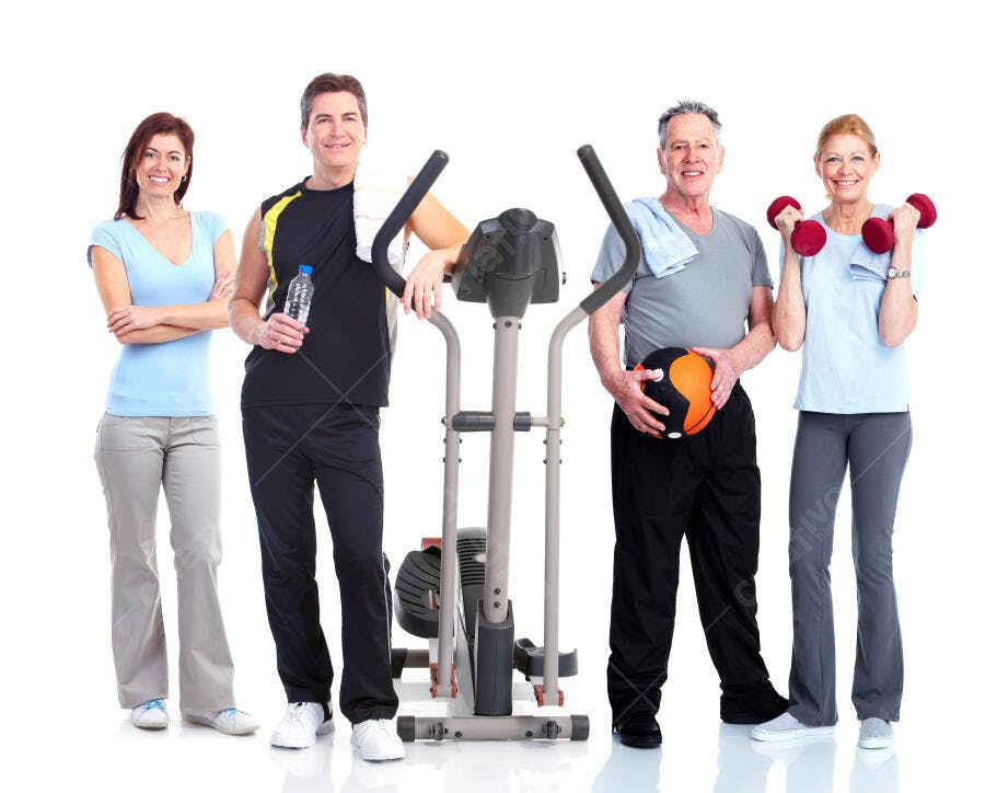 Adultos ativos praticando exercícios