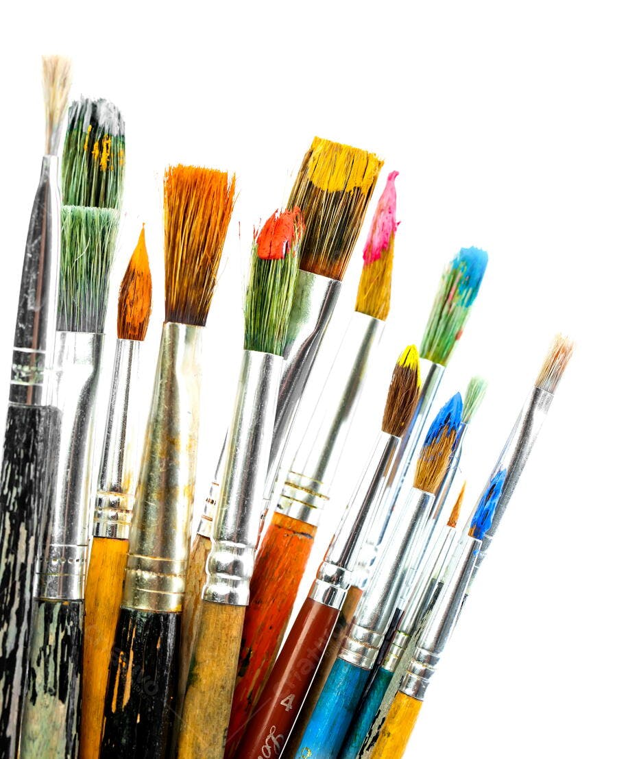 Pinceis de pintura coloridos e usados