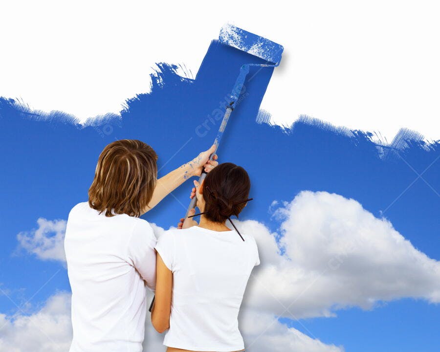 Casal pintando céu azul claro