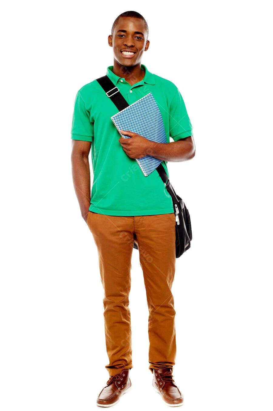 Estudante universitário com caderno e mochila