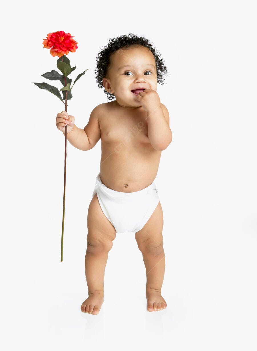 Bebê com flor laranja fundo branco