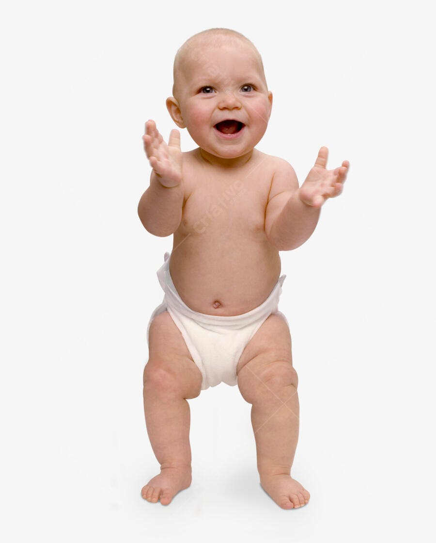 Bebê feliz em pé batendo palmas