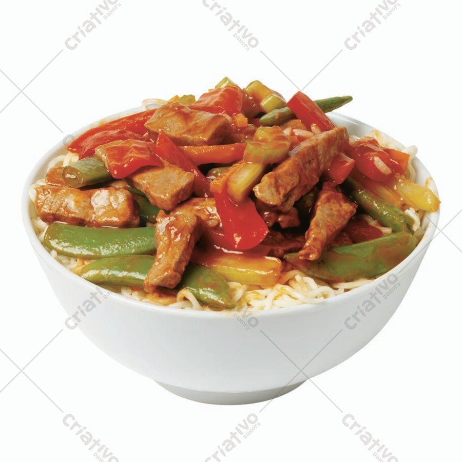 Macarrão com carne e legumes em molho agridoce