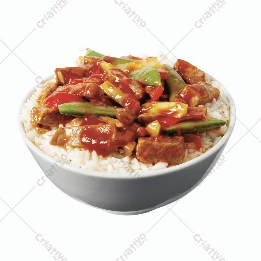 Prato de carne com legumes e arroz