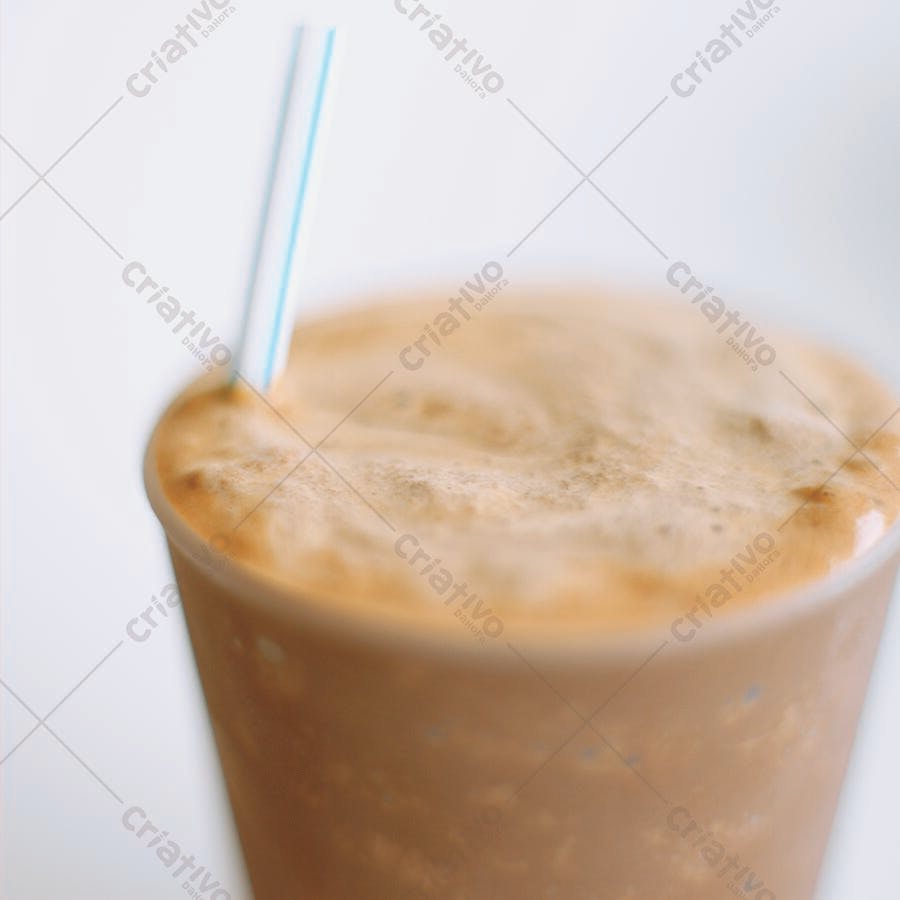 Bebida cremosa em copo descartável