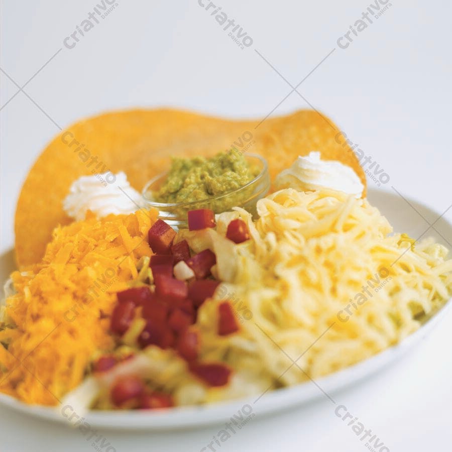 Salada mexicana com guacamole e nachos