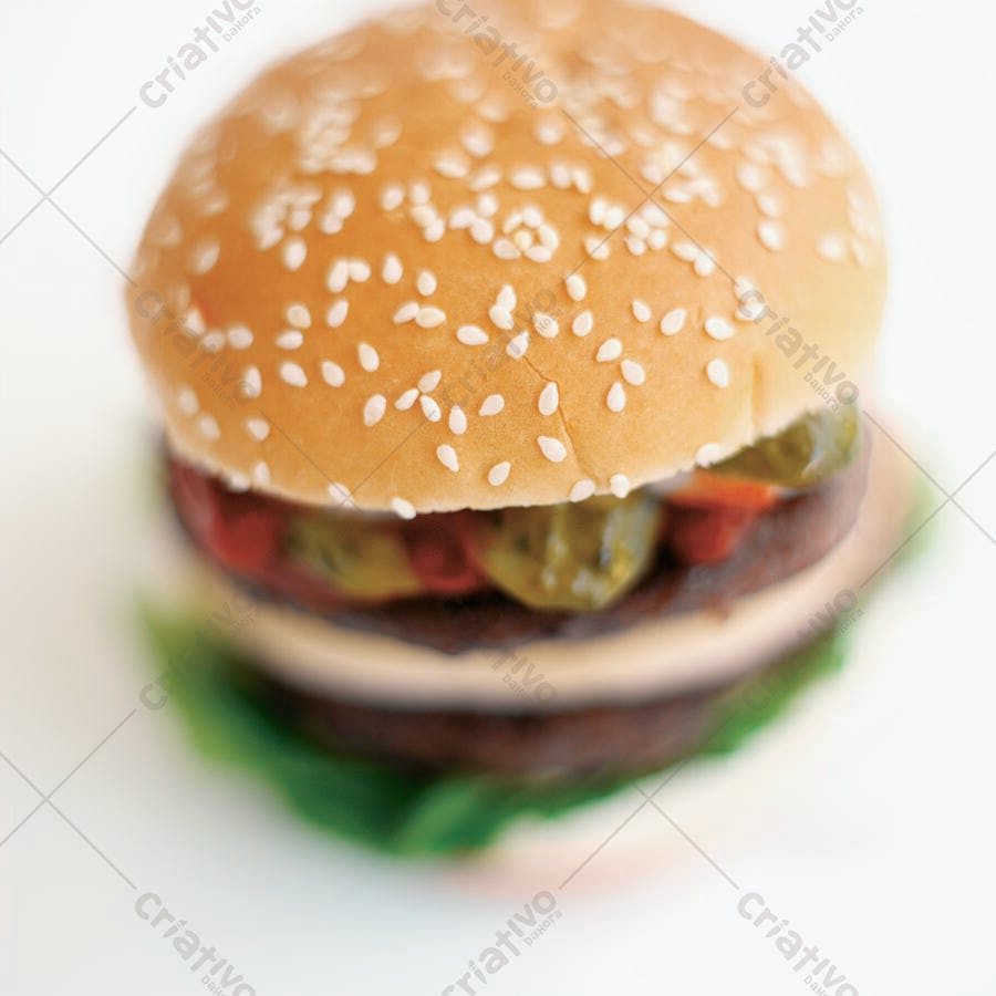 Hambúrguer duplo com gergelim e picles
